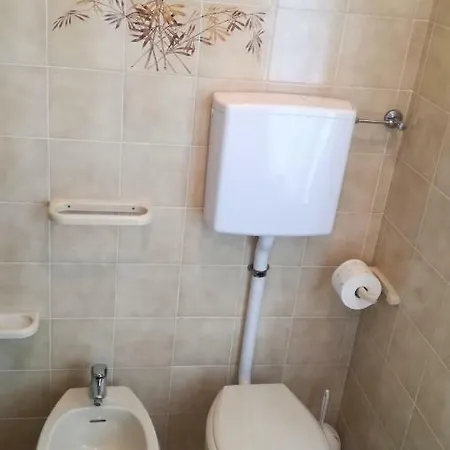 Daire La Casa Di Clara Ombrellone Con 2 Lettini Al Lido San Giuliano Gratis E Parcheggio Privato Gratis Rimini