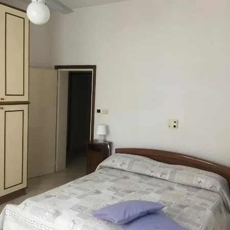 La Casa Di Clara Ombrellone Con 2 Lettini Al Lido San Giuliano Gratis E Parcheggio Privato Gratis Apartment Rimini