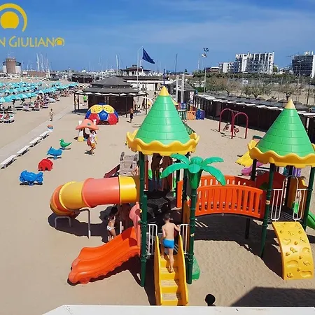 La Casa Di Clara Ombrellone Con 2 Lettini Al Lido San Giuliano Gratis E Parcheggio Privato Gratis