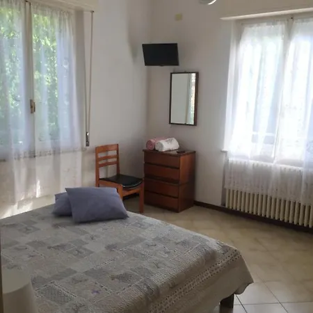 La Casa Di Clara Ombrellone Con 2 Lettini Al Lido San Giuliano Gratis E Parcheggio Privato Gratis Римини